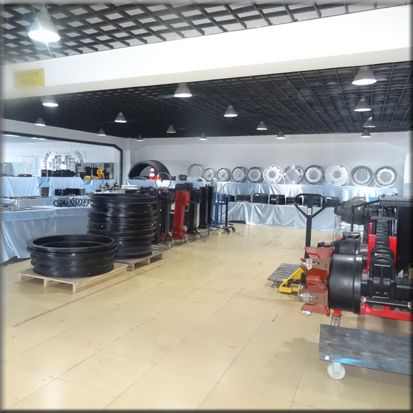 Wondee autoparts show room 1